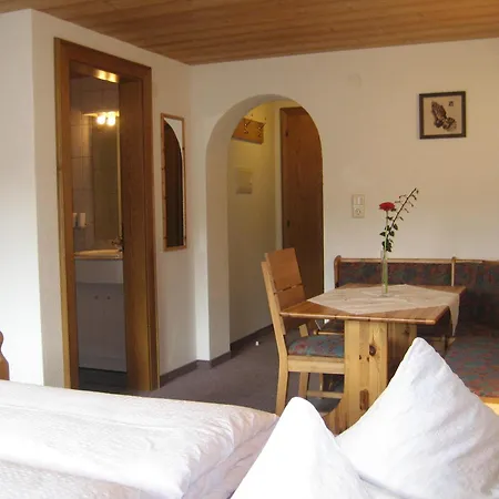 Ban Kneissl's Apartamento *